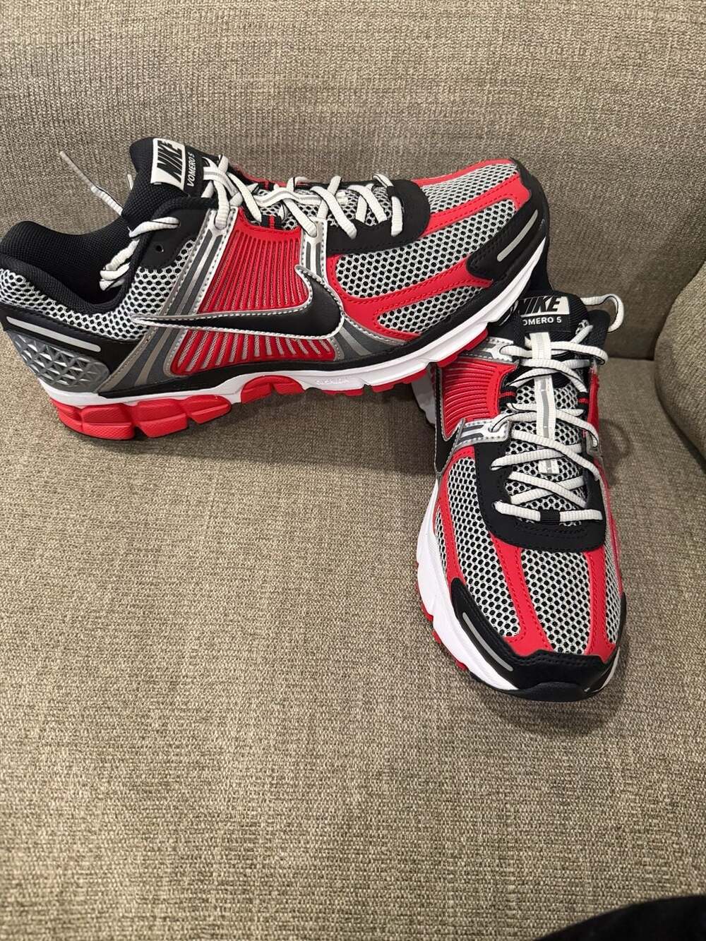 Nike Air Zoom Vomero 5 Metallic Silver University Red HV0926-095